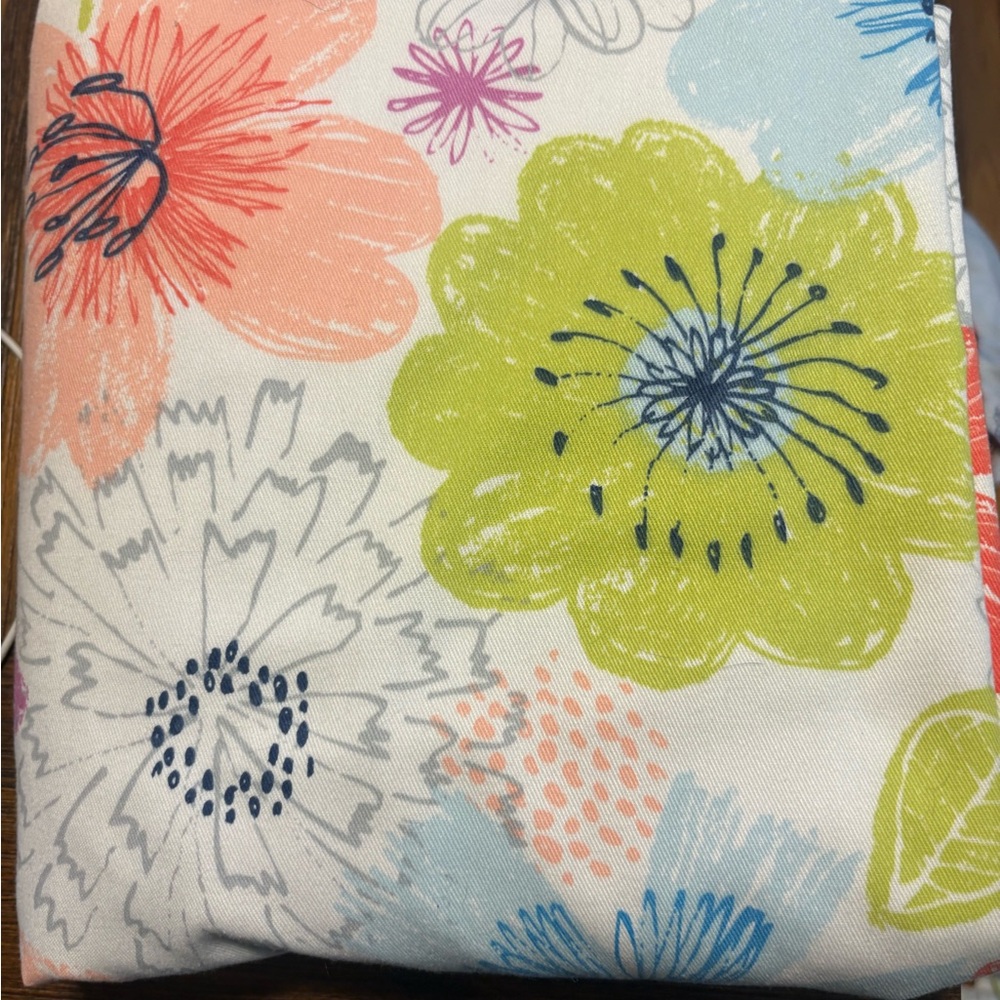 Pillowfort Floral Curtains 4 Panels 42 x 84 in - Picture 2 of 2